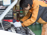 車の状態を確認していただいてから、お客様と整備個所を決めます